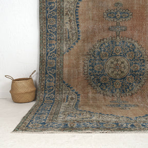 Halina - Oriental Rug, Exquisite Antique Design