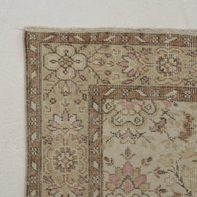 Classic area rug in 6x10 dimensions, crafted in turkish