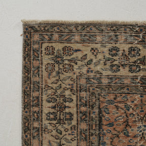 Classic area rug in 7x10 dimensions, crafted in turkish