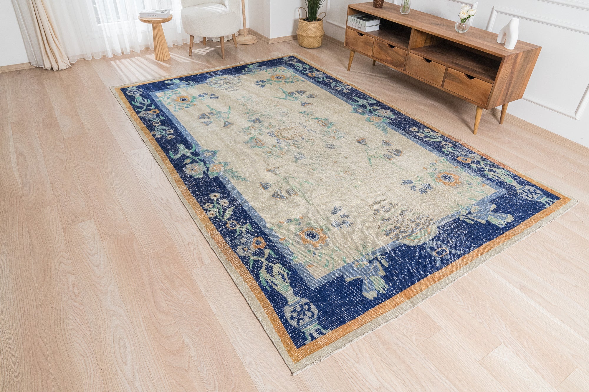Solene - Dining Room Rug, Authentic Oriental Design