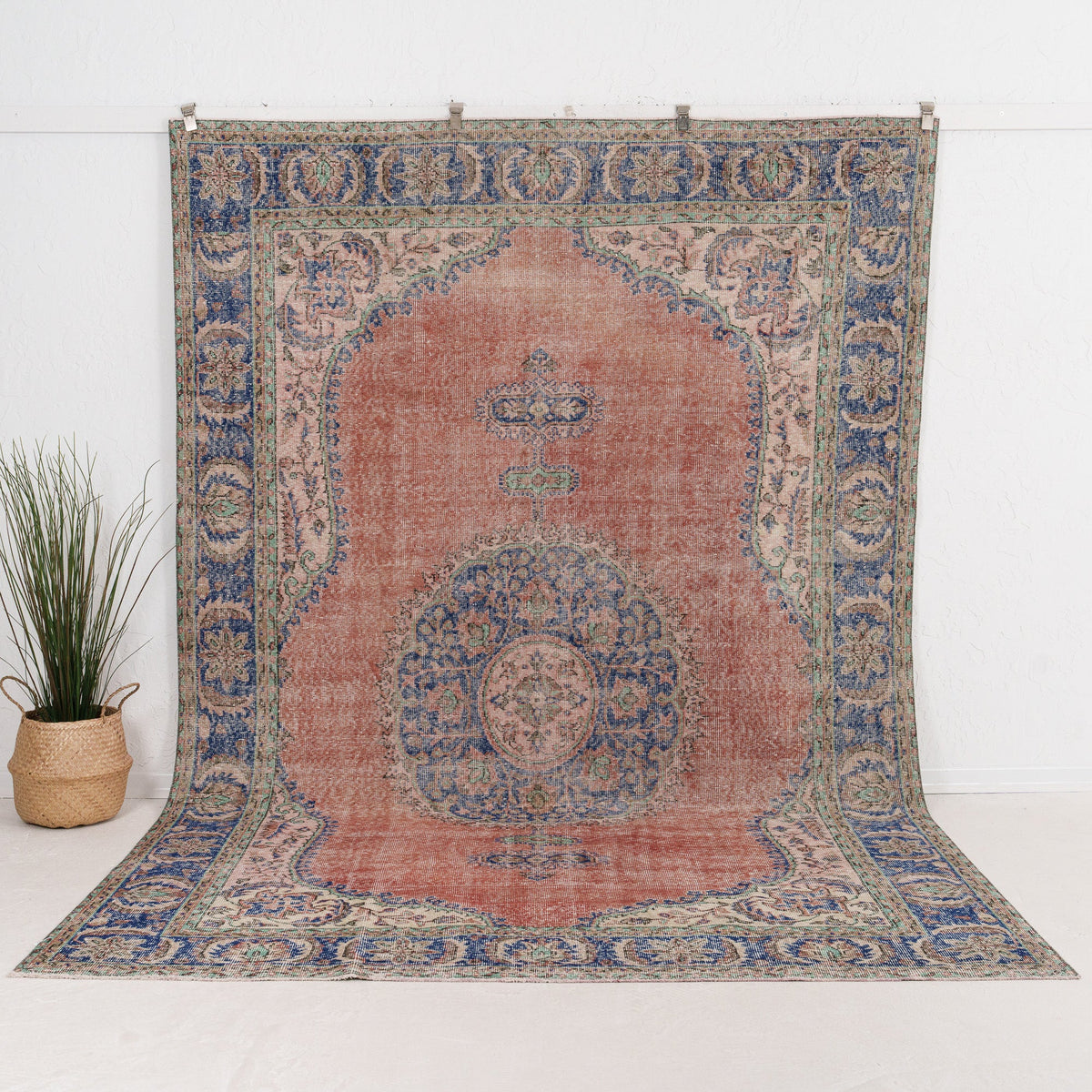 112×202 “Music Box” ViNTAGE TURKiSH RUG 112×202 “Music Box” ViNTAGE TURKiSH RUG