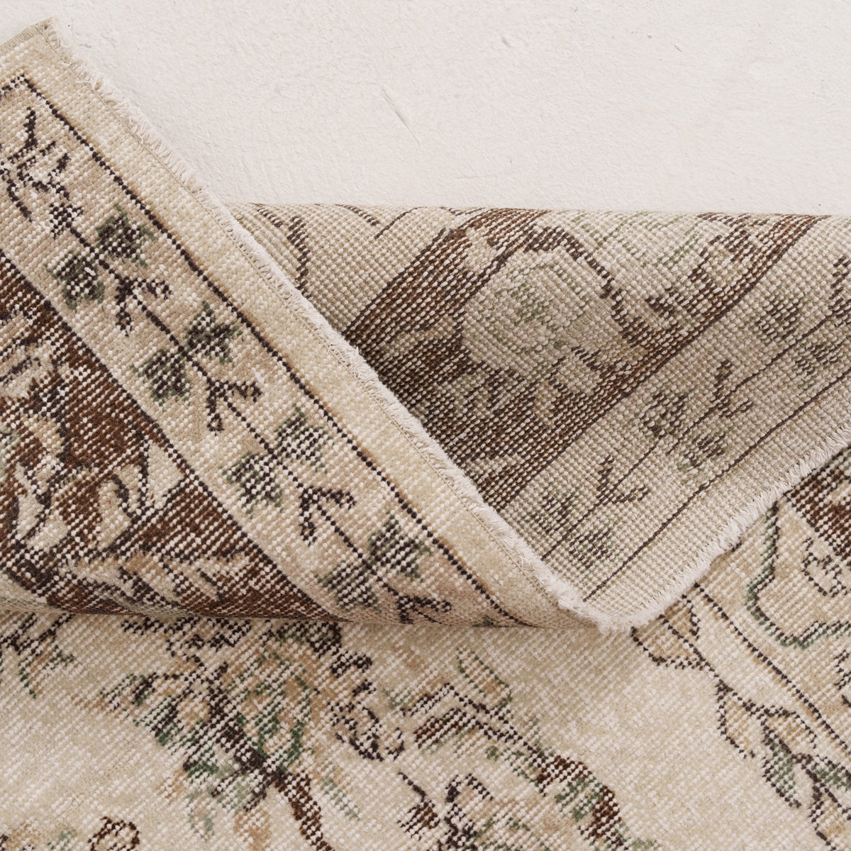 Oriental 7x10 Beige Rug