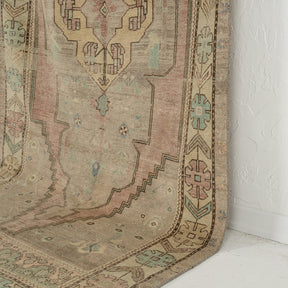 Classic runner rug in 4x9 dimensions, crafted in turkish