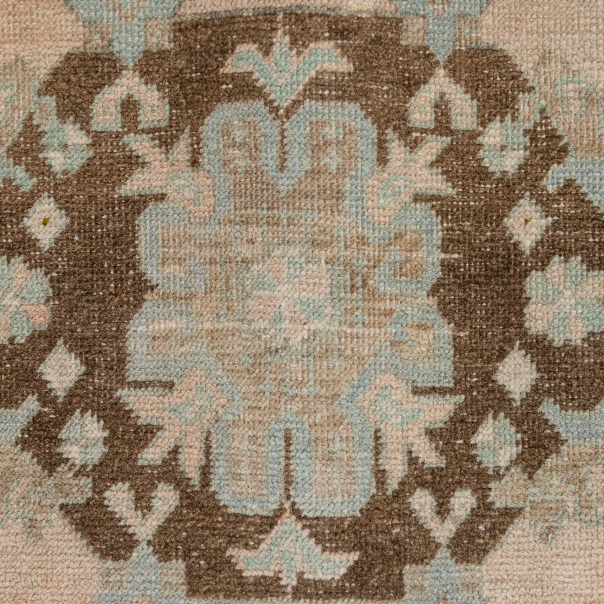 Avaris - Persian Rug, Handcrafted & Timeless