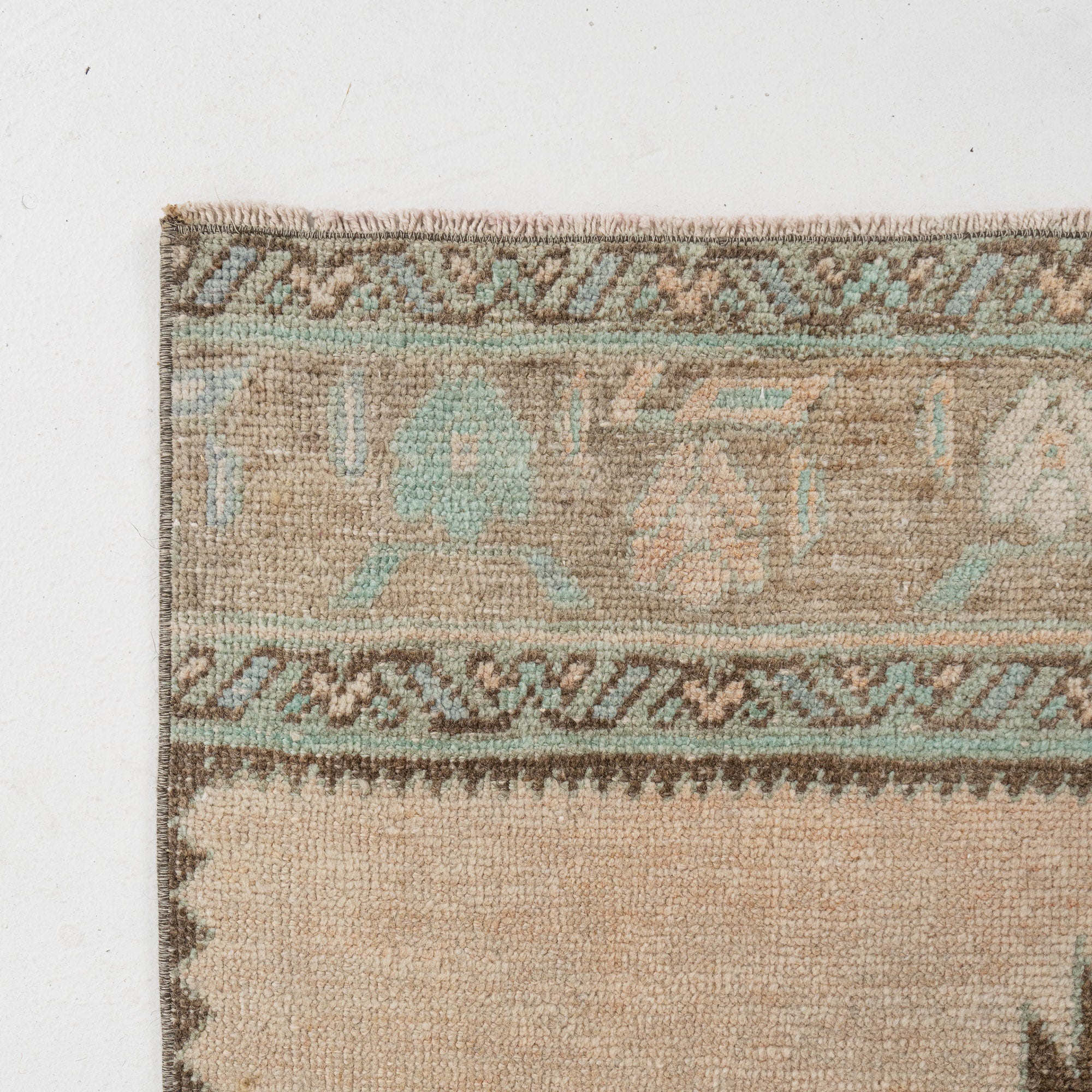 Avaris - Dining Room Rug, Authentic Oriental Design