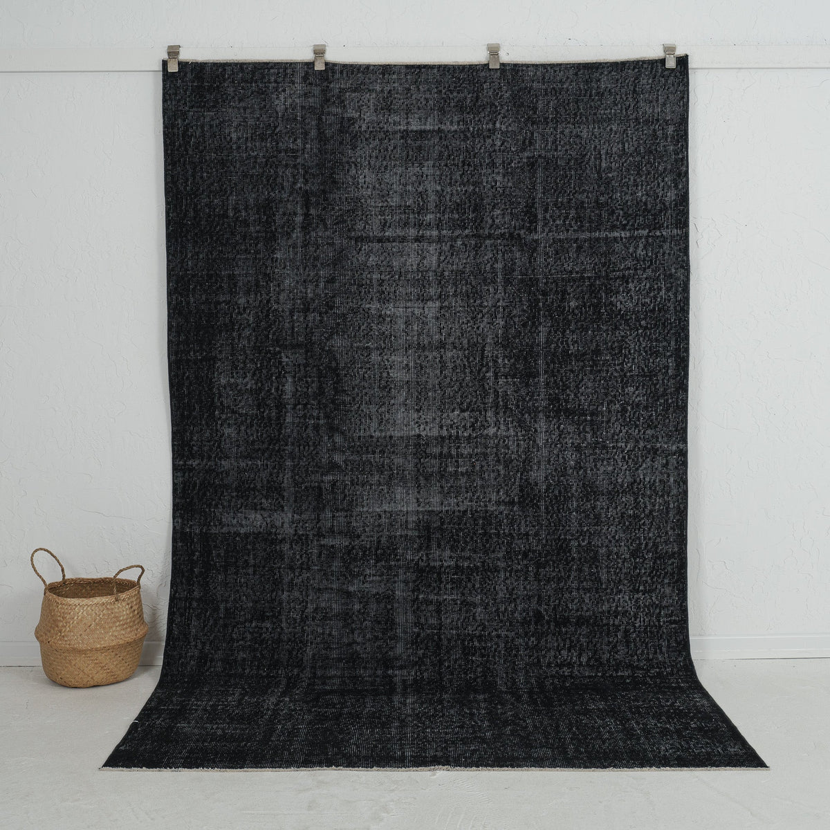 black vintage 6x9 area rug - perfect for the living room, bedroom, dining room, entryway, office