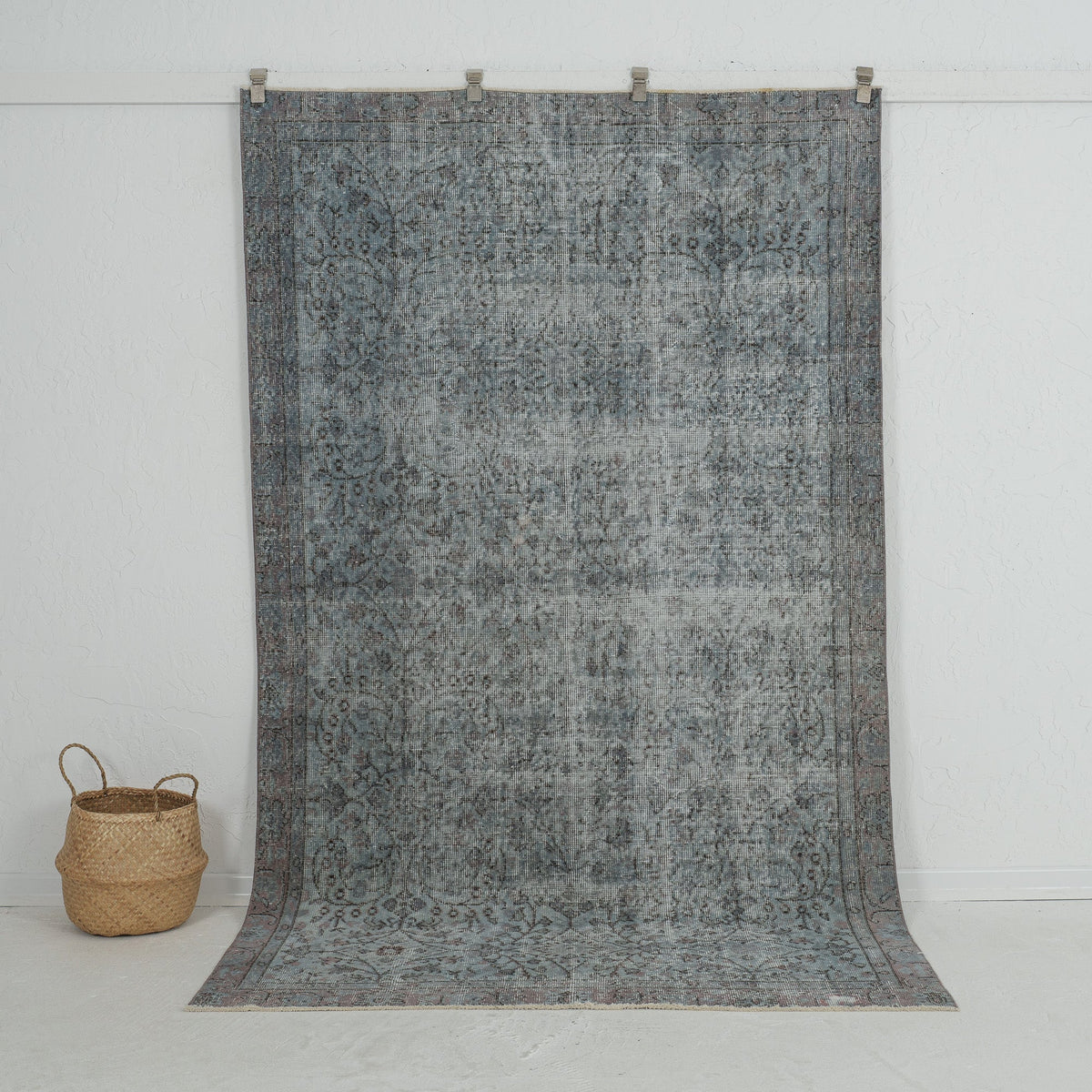 blue vintage 5x8 area rug - perfect for the living room, bedroom, dining room, entryway, office