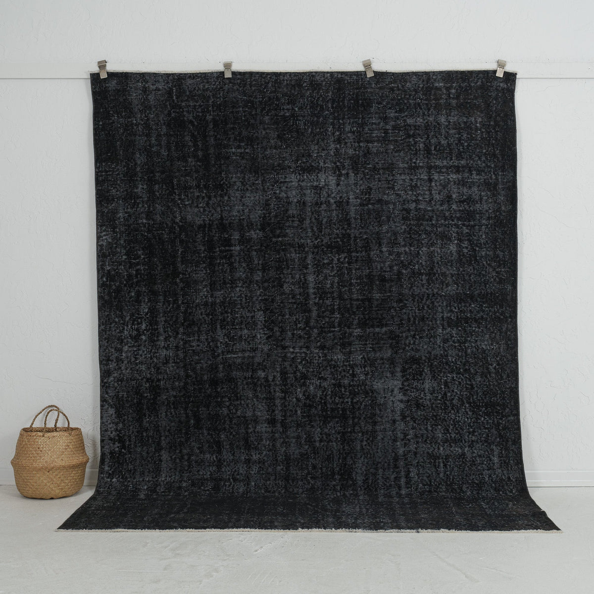 black vintage 7x9 area rug - perfect for the living room, bedroom, dining room, entryway, office