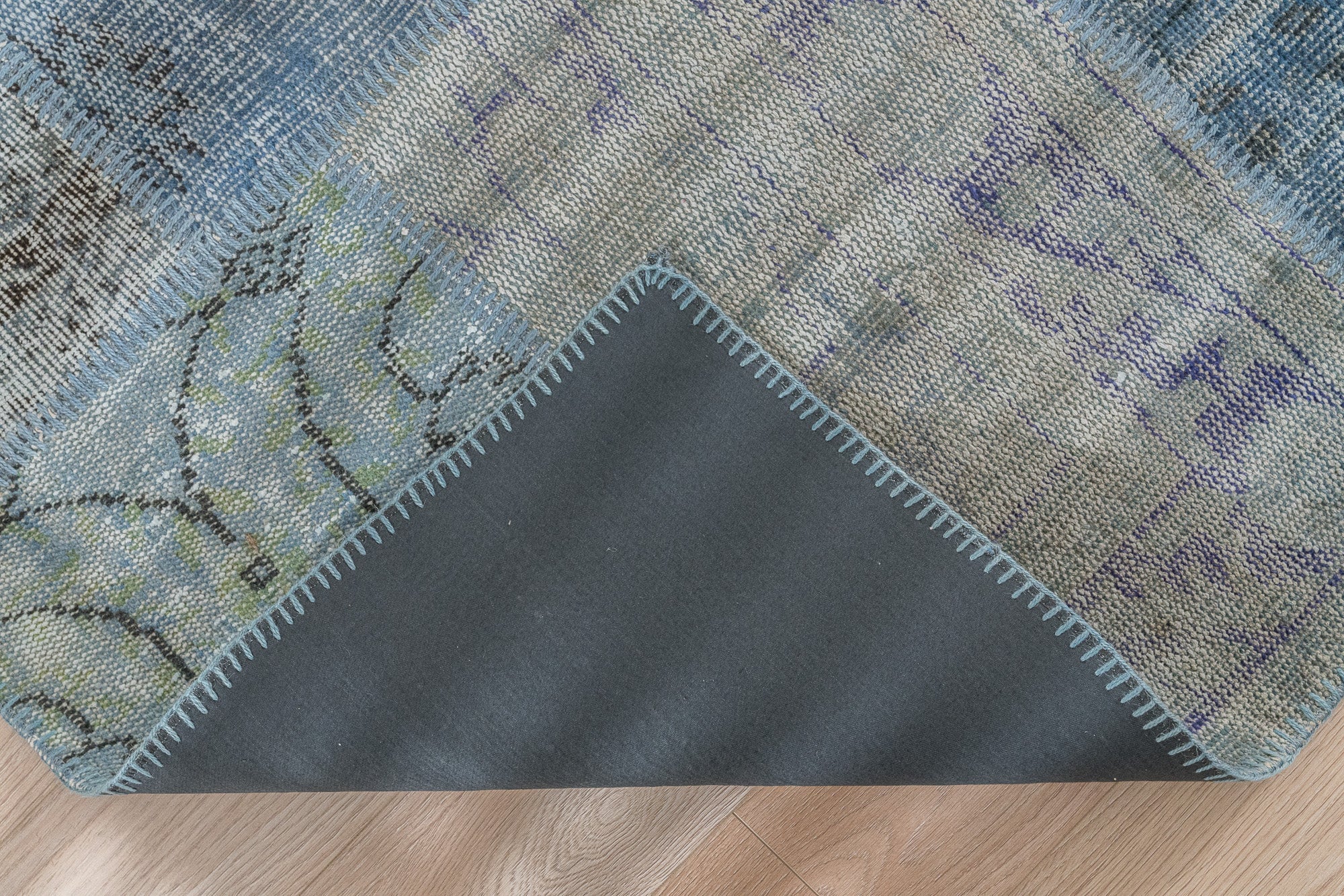 Sagittarius - Elegant Living Room Rug, Antique Charm