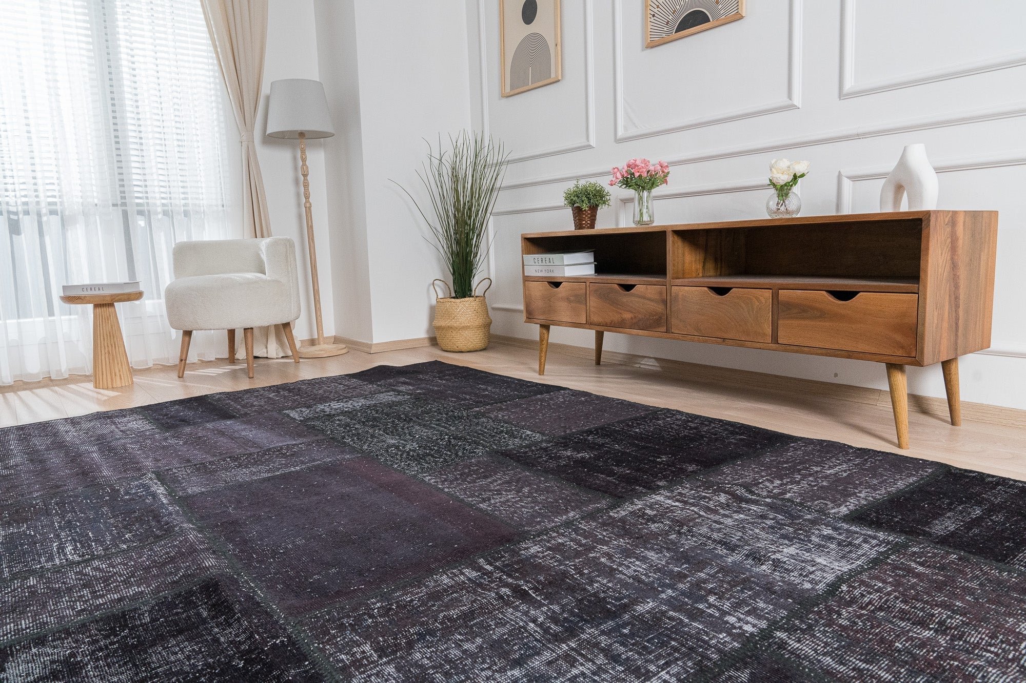 Olayinka - Elegant Living Room Rug, Antique Charm