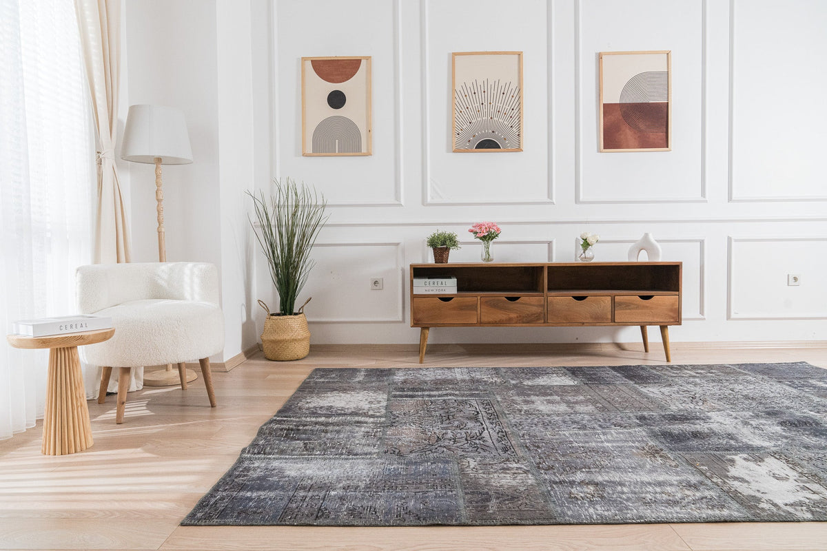 Yaalat - Dining Room Rug, Authentic Oriental Design
