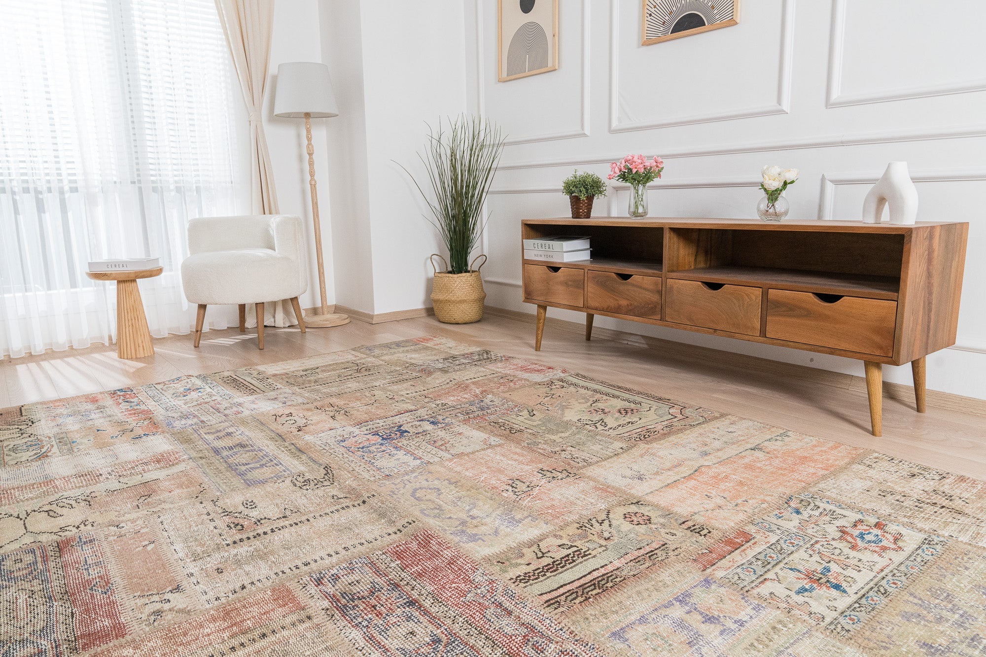 Izelee - Dining Room Rug, Elegant Oriental Style