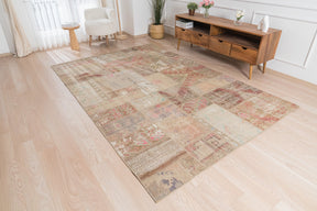 Neria - Dining Room Rug, Authentic Oriental Design