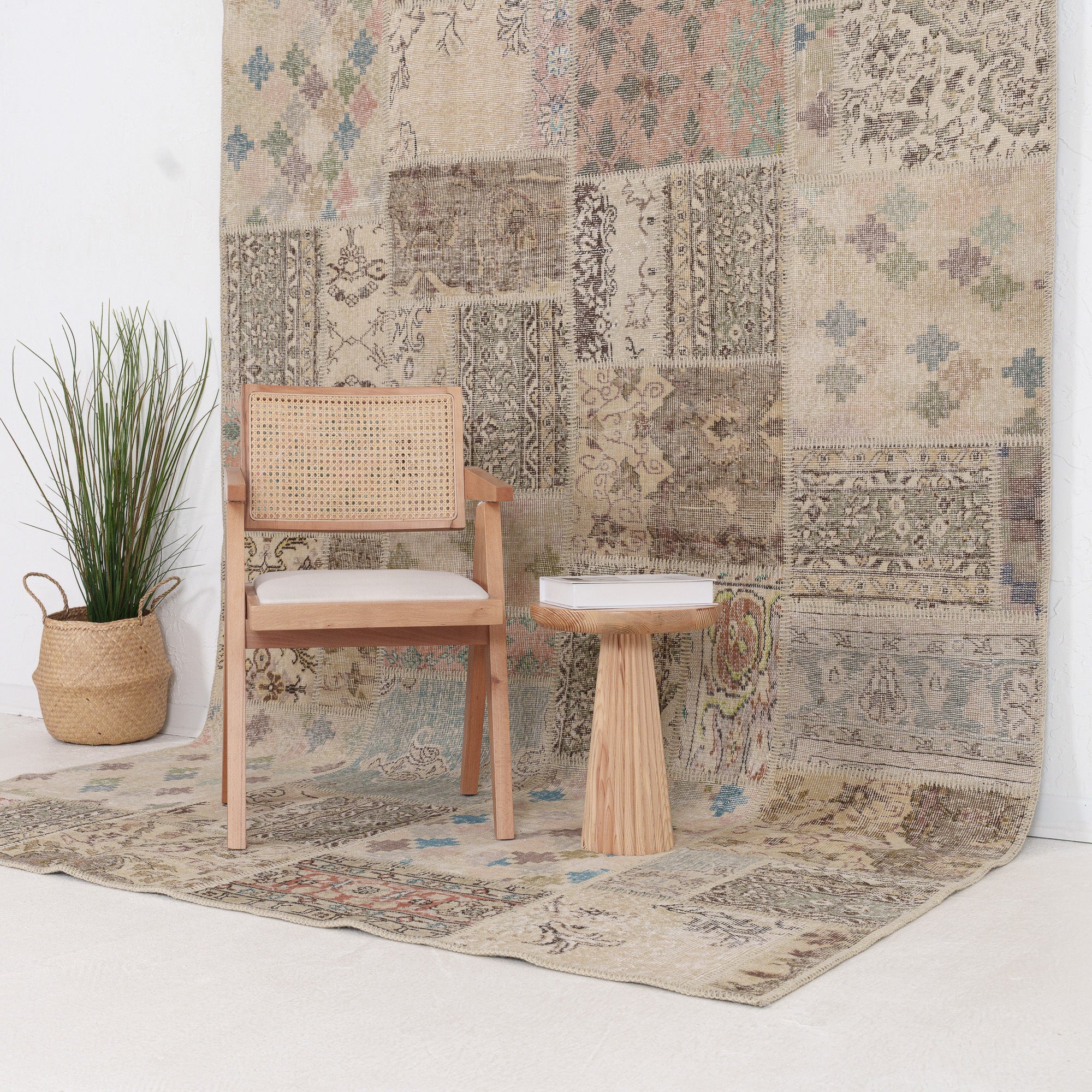 Iaelaria - Vintage Turkish Area Rug