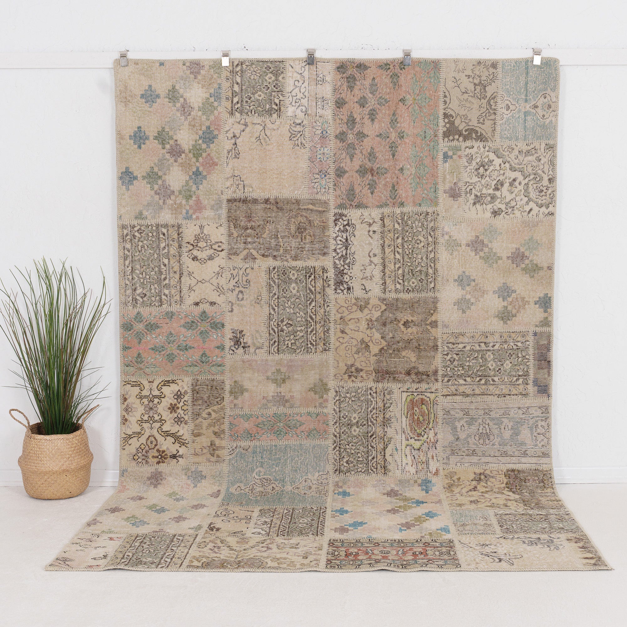 Iaelaria - Vintage Turkish Area Rug