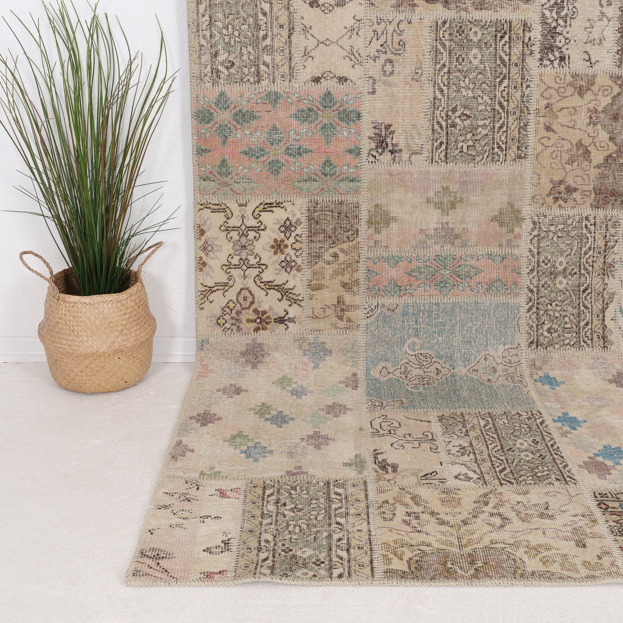 Iaelaria - Vintage Turkish Area Rug