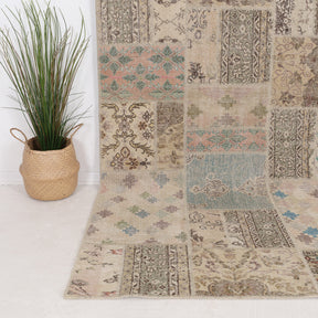 Iaelaria - Vintage Turkish Area Rug