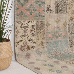 Iaelaria - Vintage Turkish Area Rug