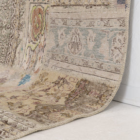 Iaelaria - Vintage Turkish Area Rug