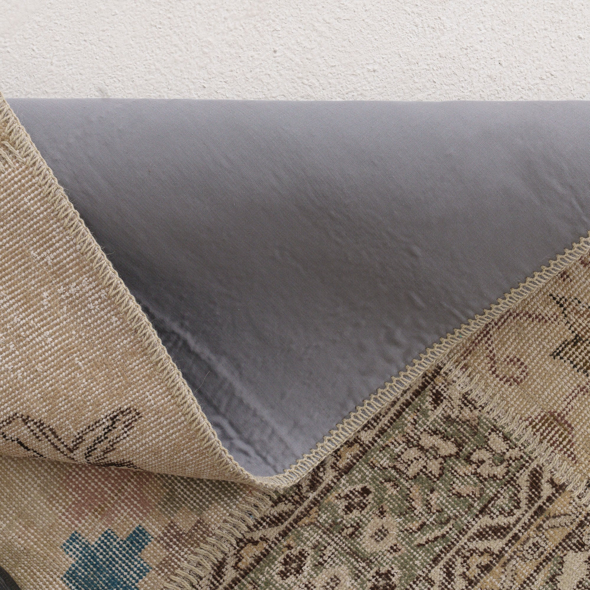 Iaelaria - Vintage Turkish Area Rug