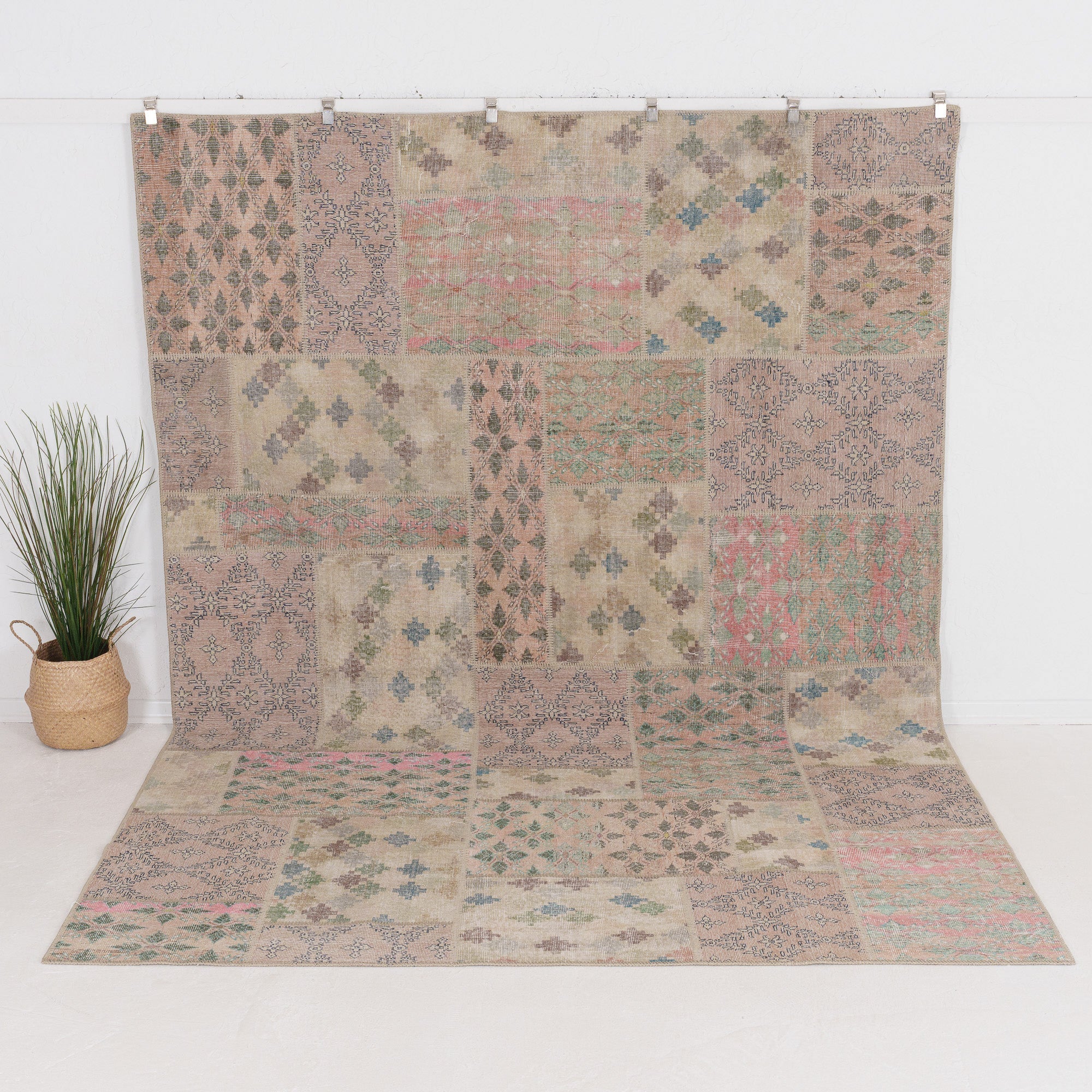 Iaelara - Vintage Turkish Area Rug