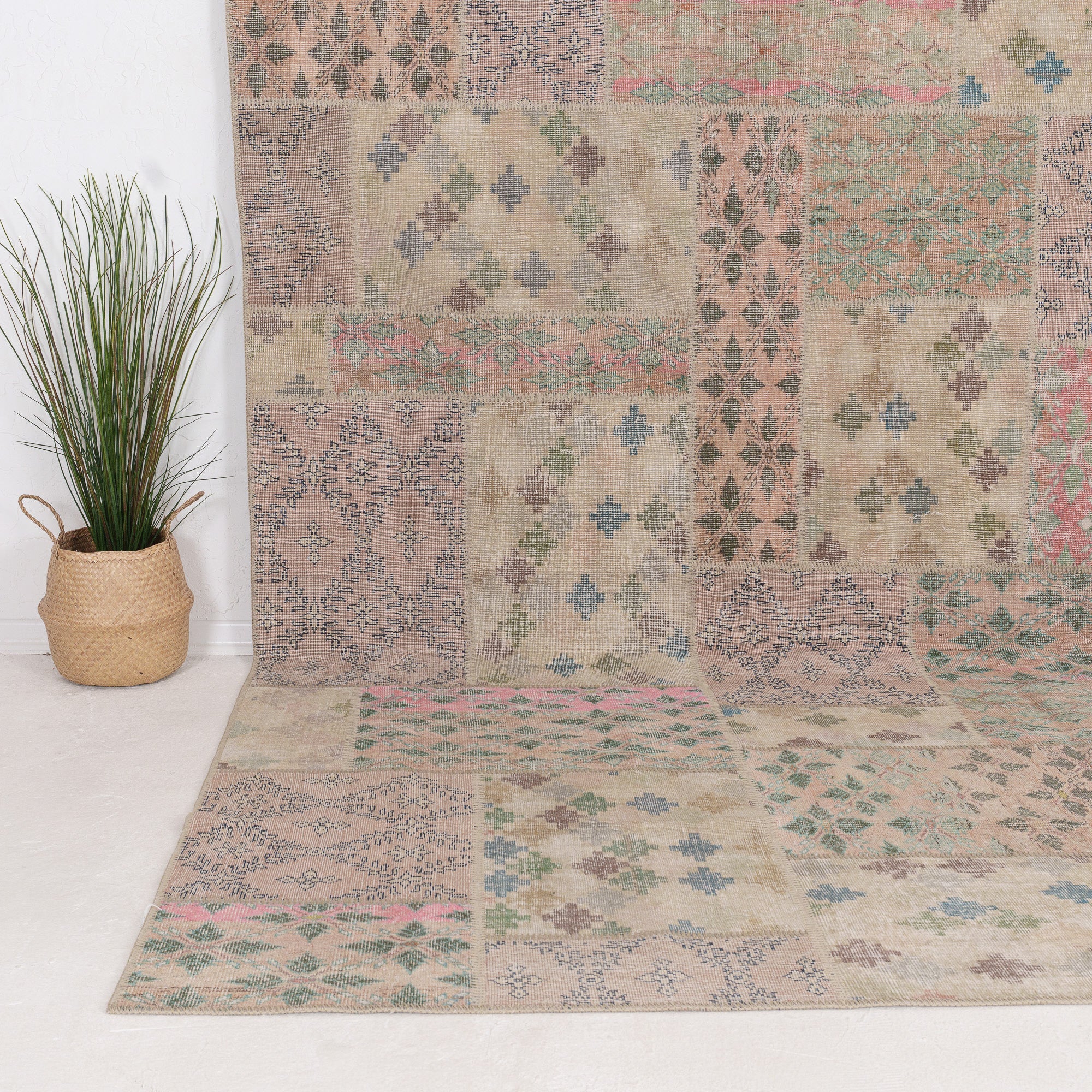 Iaelara - Vintage Turkish Area Rug