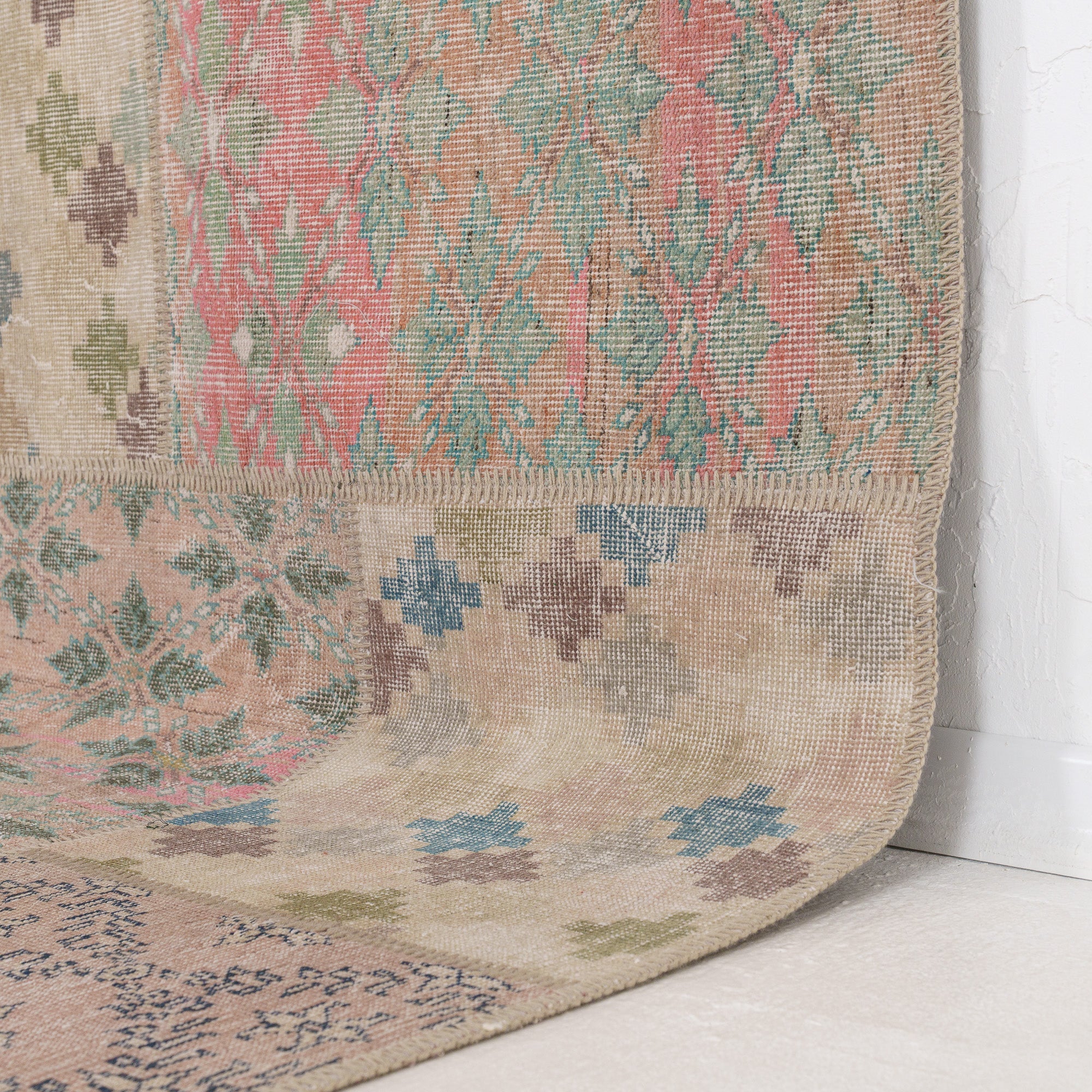 Iaelara - Vintage Turkish Area Rug