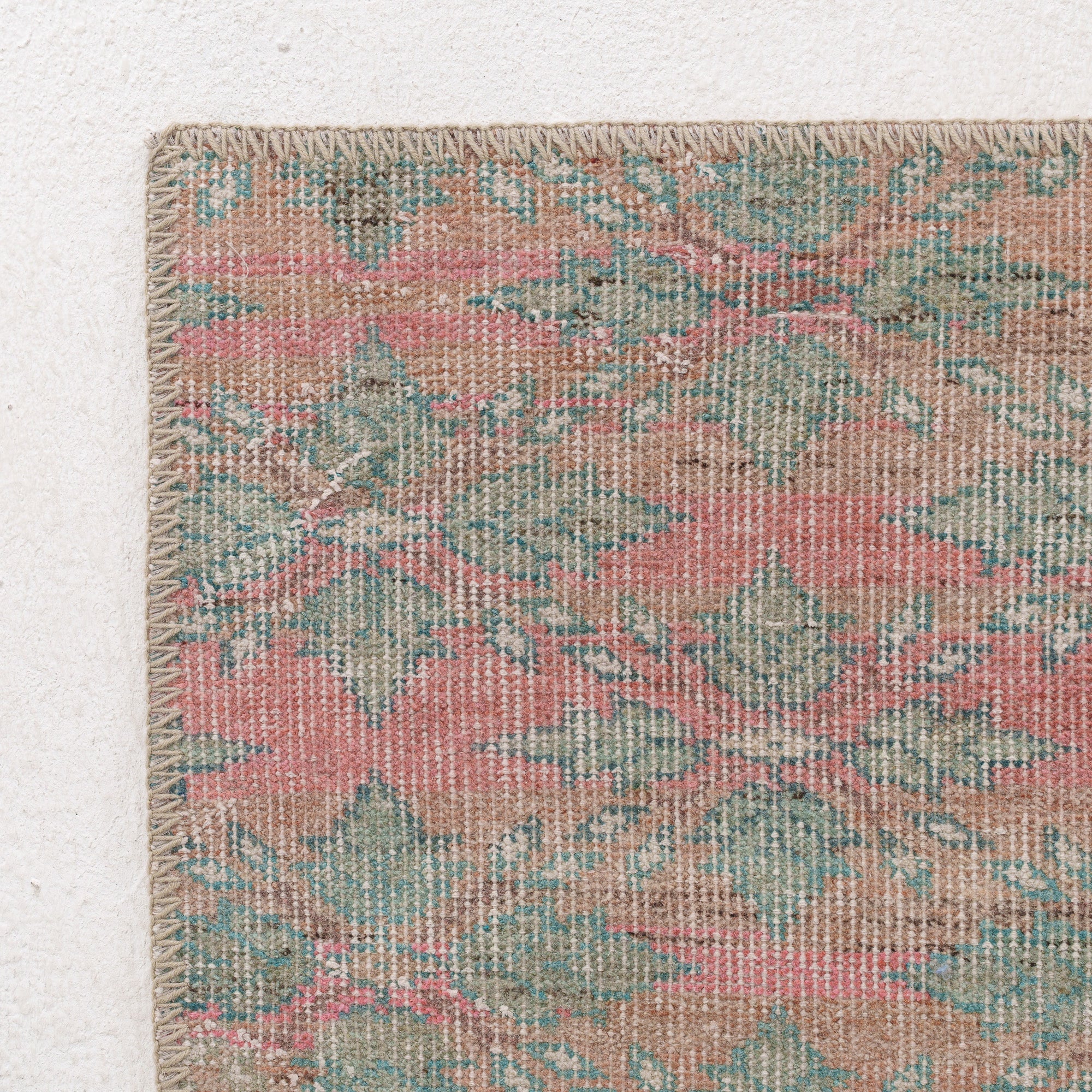 Iaelara - Vintage Turkish Area Rug