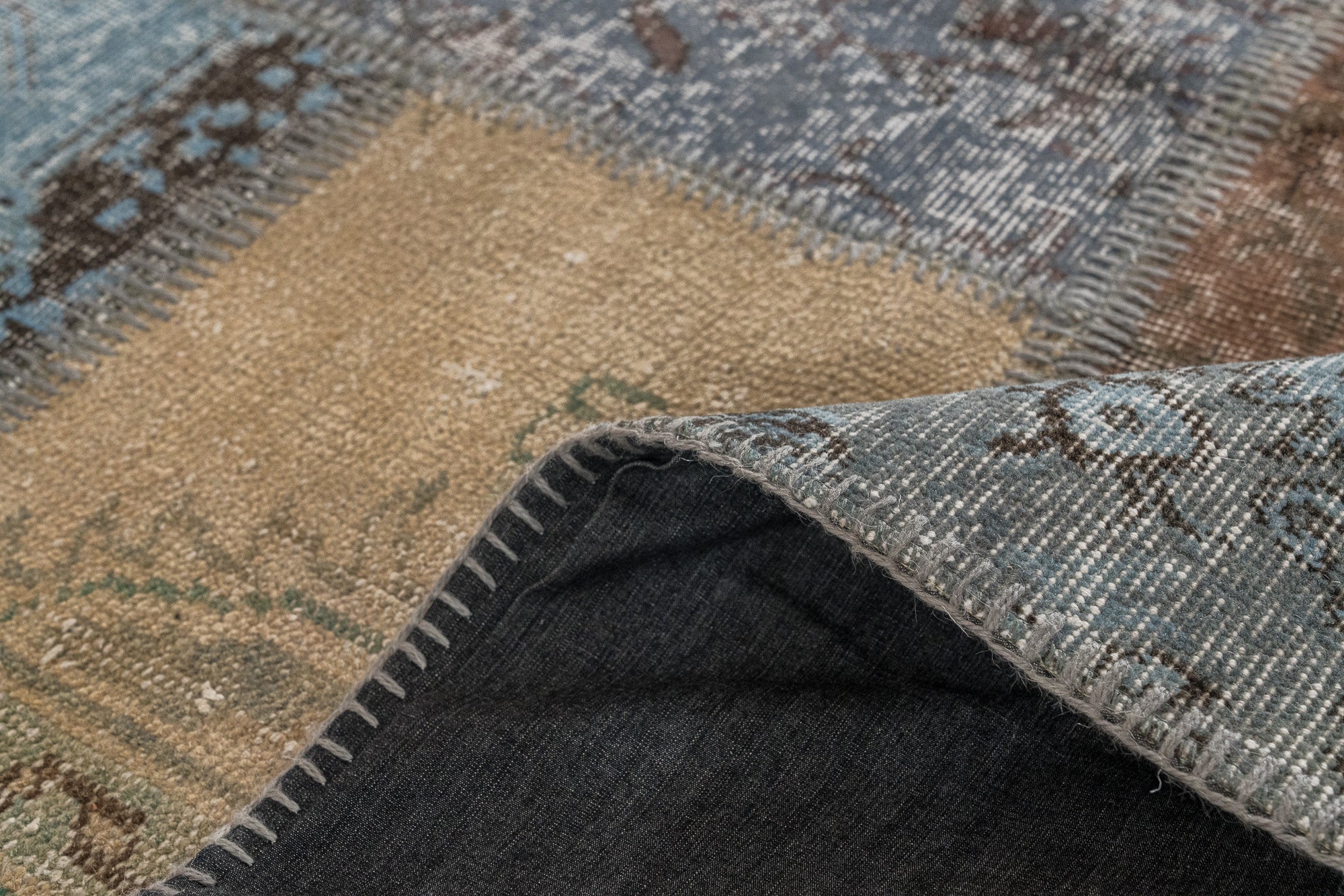 Jessamyn - Turkish Rug, Authentic and Vintage
