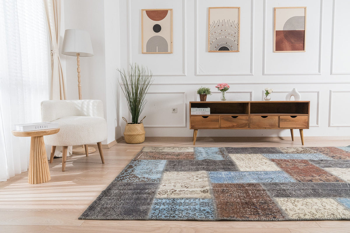Ishal - Oriental Rug, Exquisite Antique Design