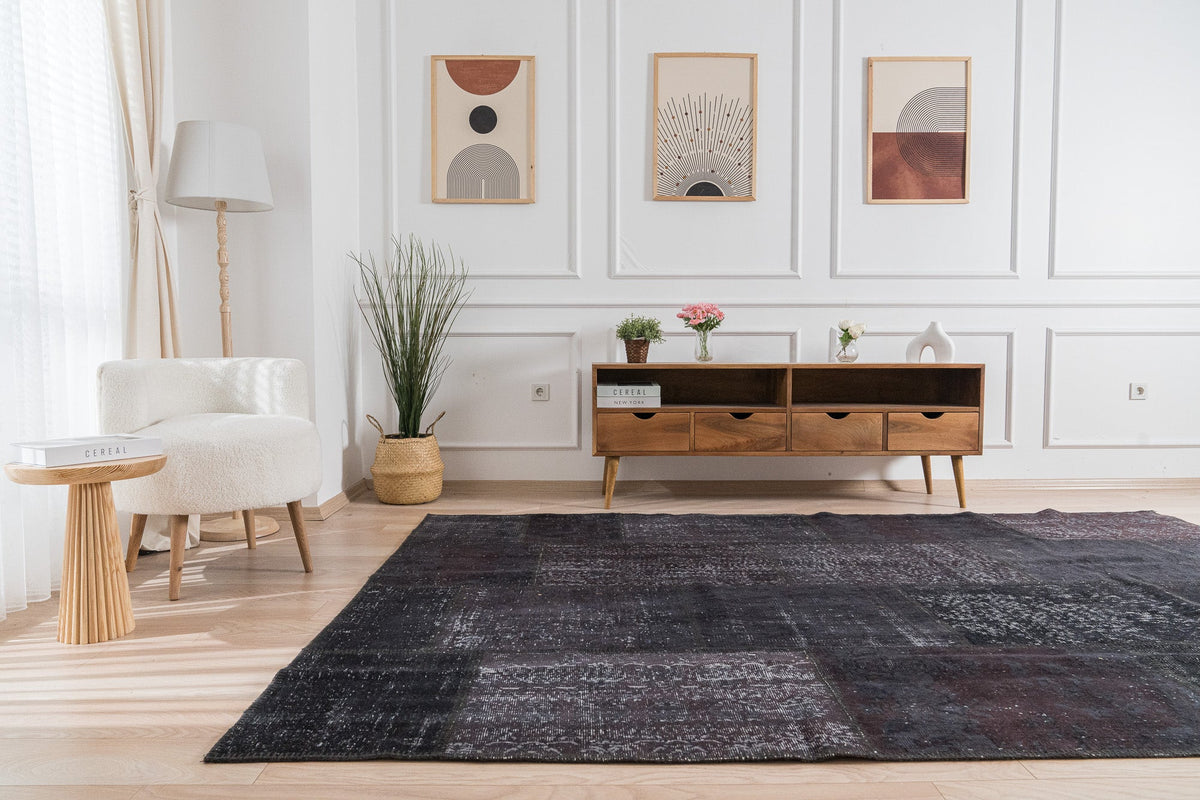 Izella - Dining Room Rug, Classic Artisan Crafted