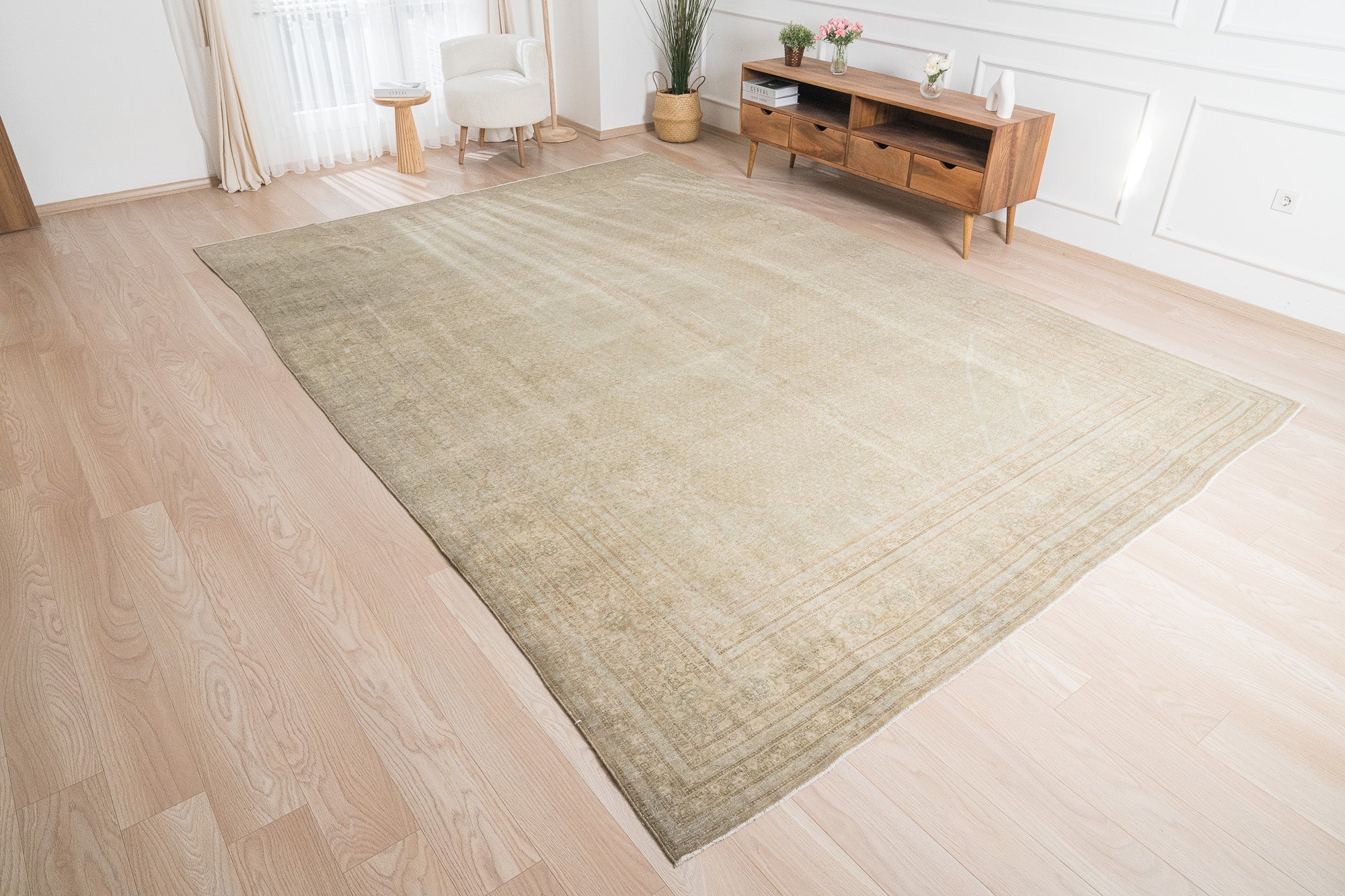 Prynn - Living Room Rug, Curated Vintage Collection
