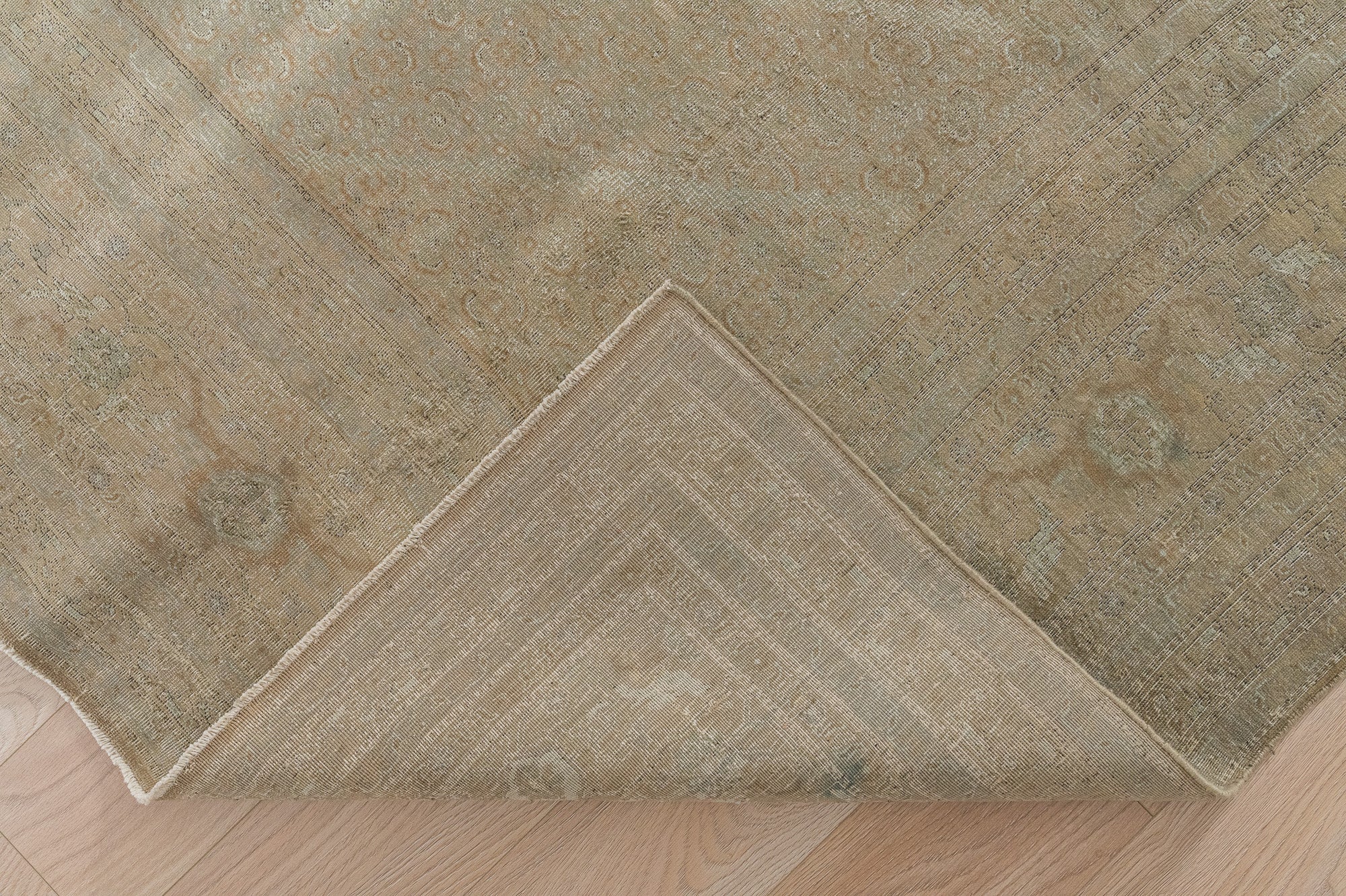 Prynn - Persian Rug, Handcrafted & Timeless