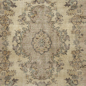 Xevera - Elegant Living Room Rug, Antique Charm