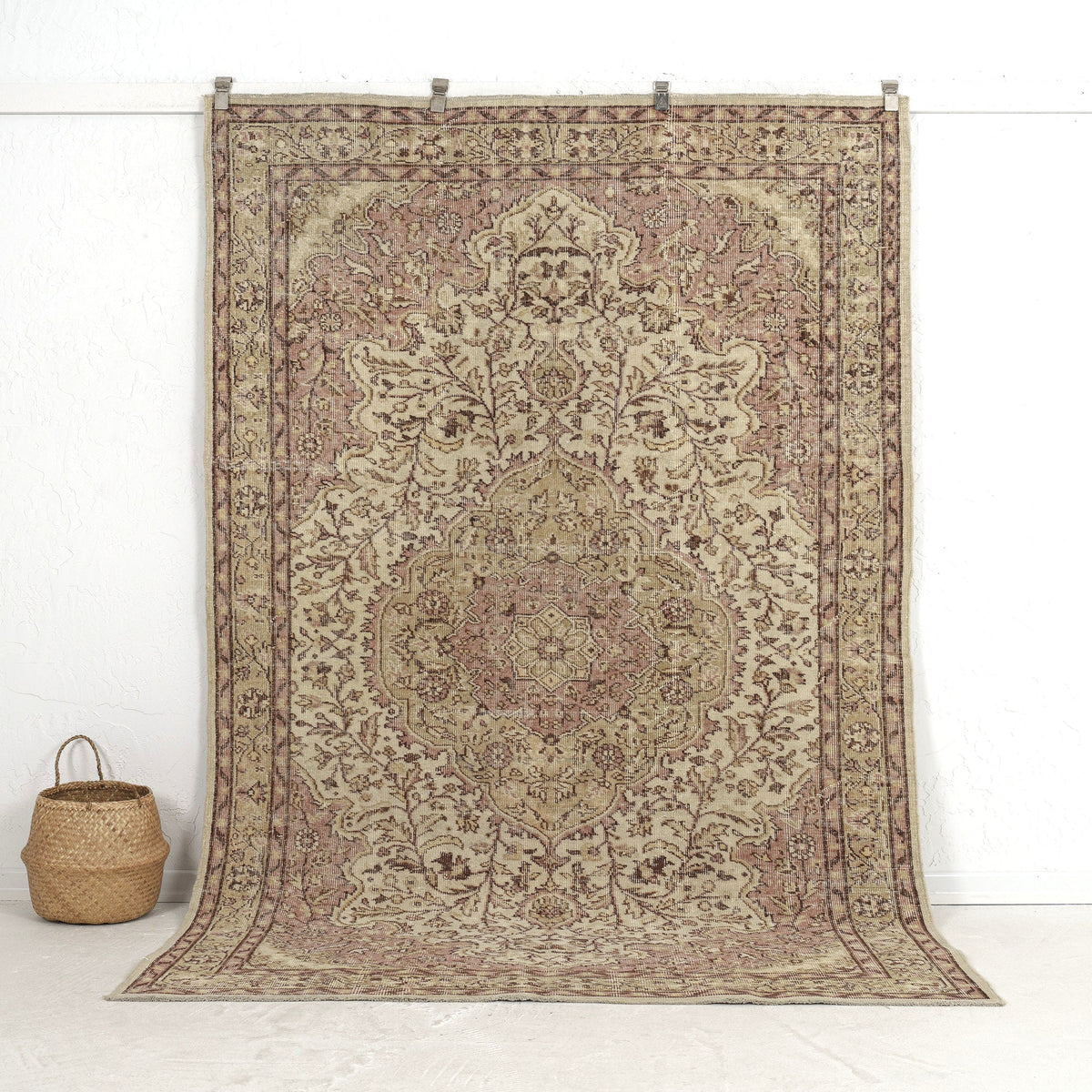 Veeda - Dining Room Rug, Authentic Oriental Design