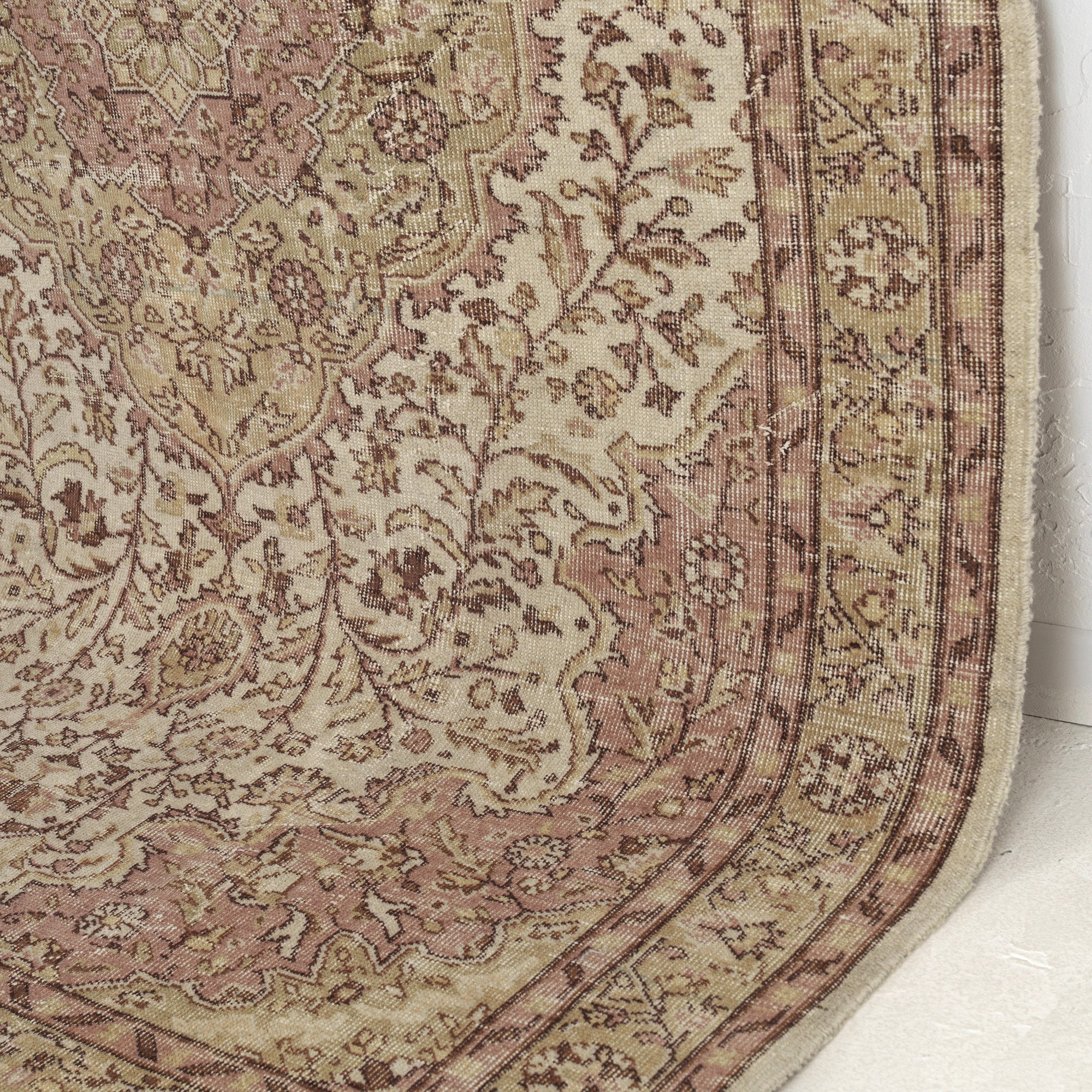 Veeda - Persian Rug, Handcrafted & Timeless