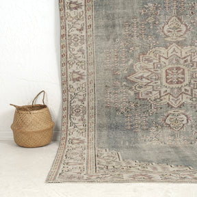 Sharlene - Turkish Rug, Authentic and Vintage