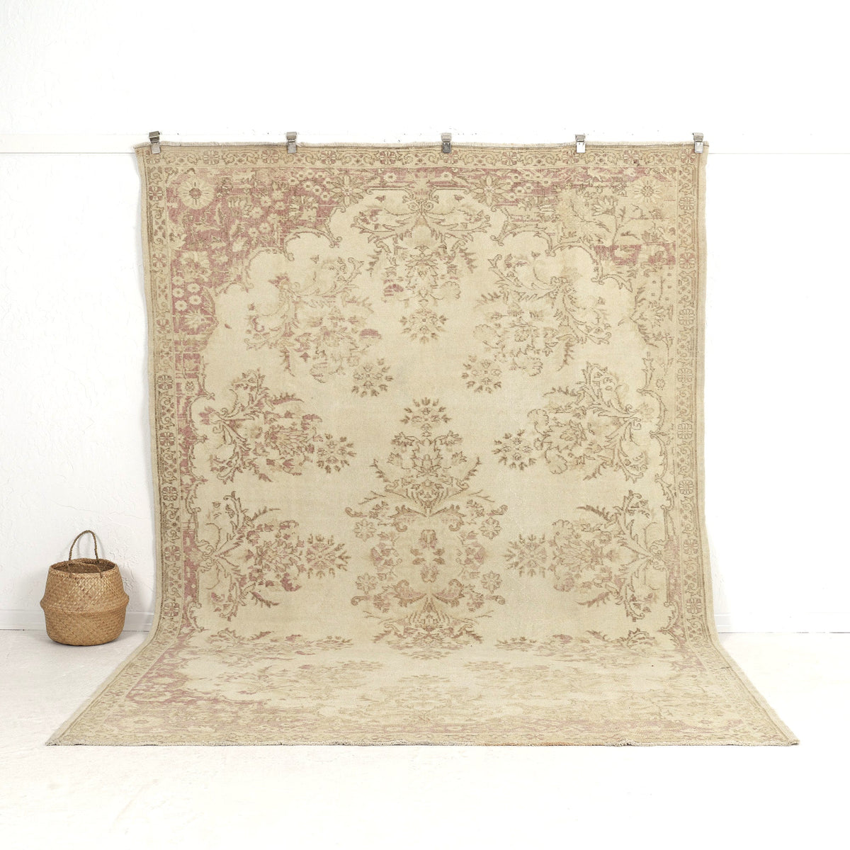 Zanda - Dining Room Rug, Authentic Oriental Design