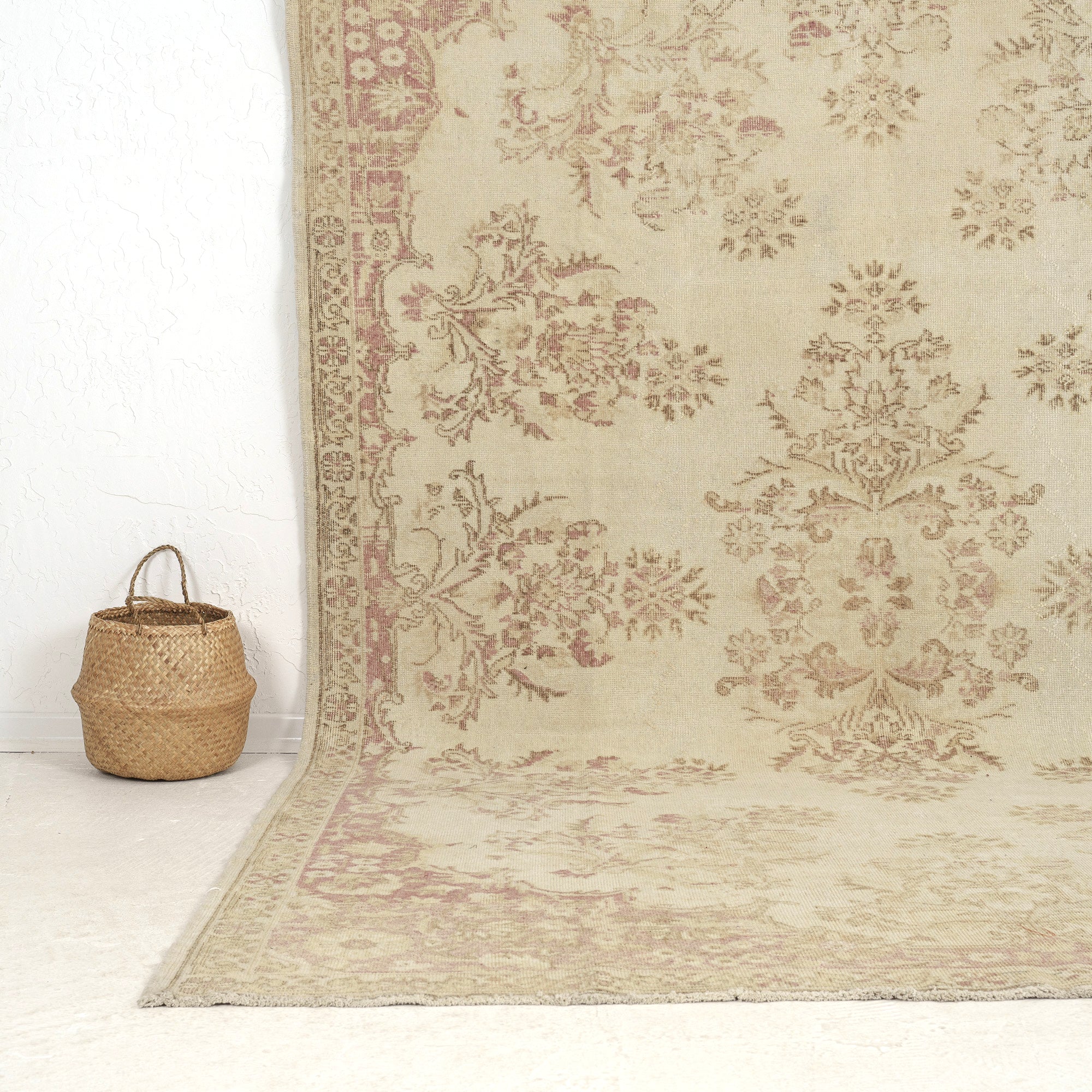 Zanda - Turkish Rug, Authentic and Vintage