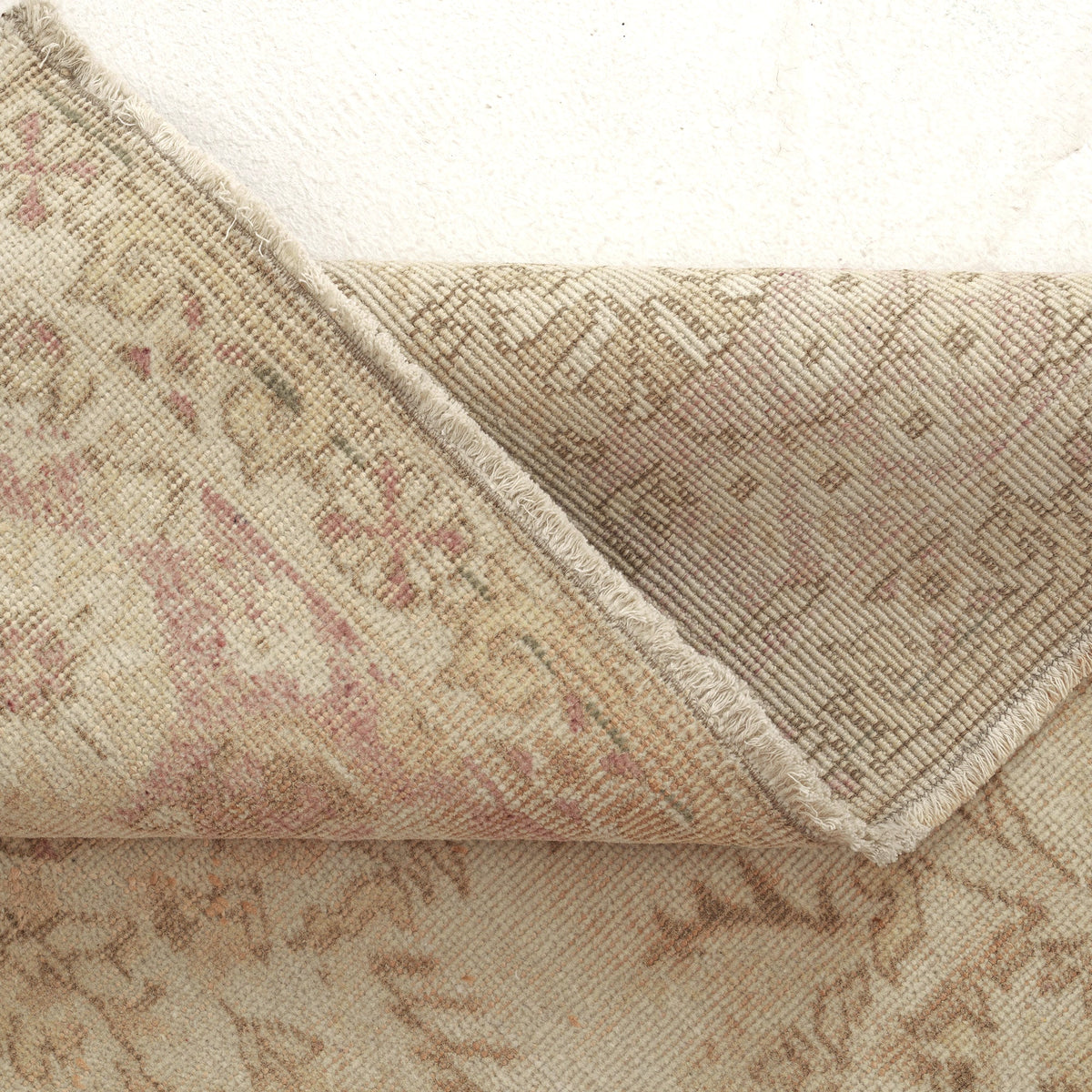 Zanda - Oriental Rug, Timeless & Exquisite