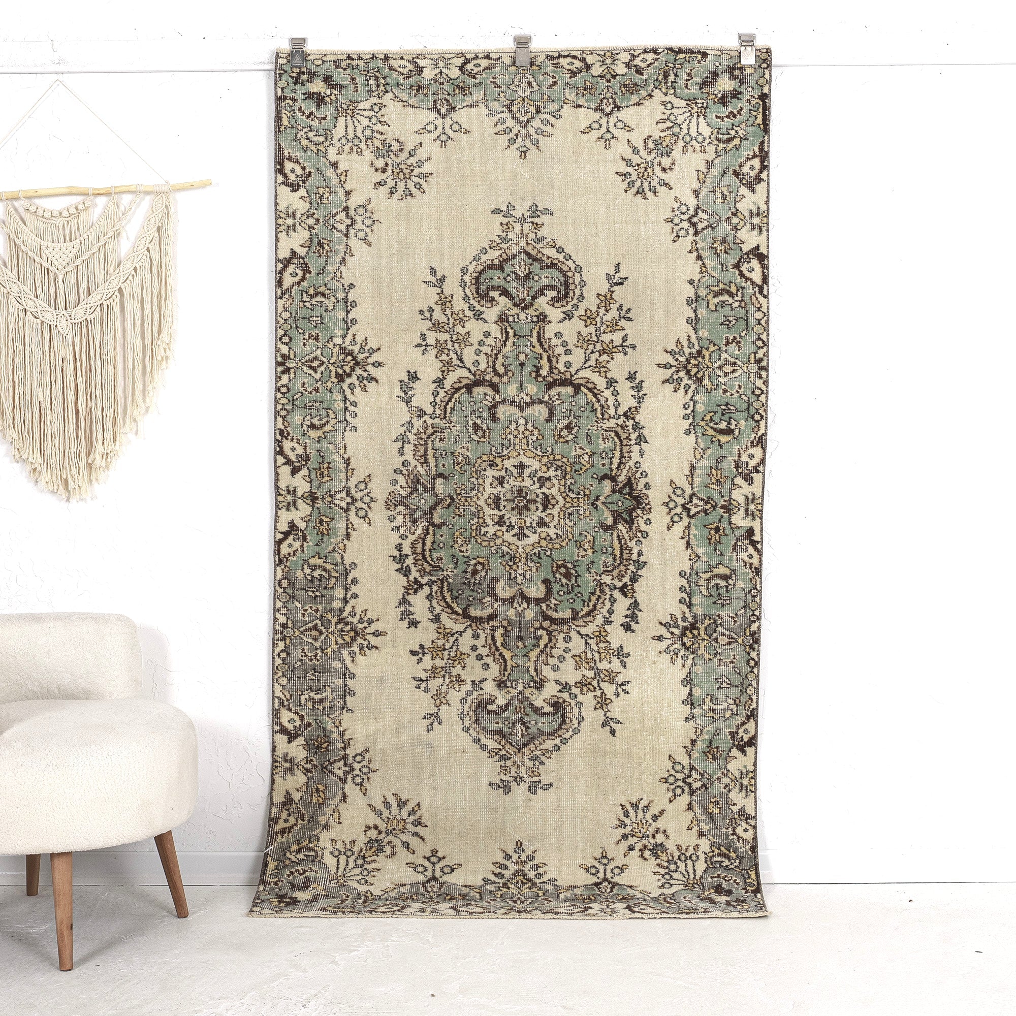 Karleen - Turkish Rug, Authentic and Vintage