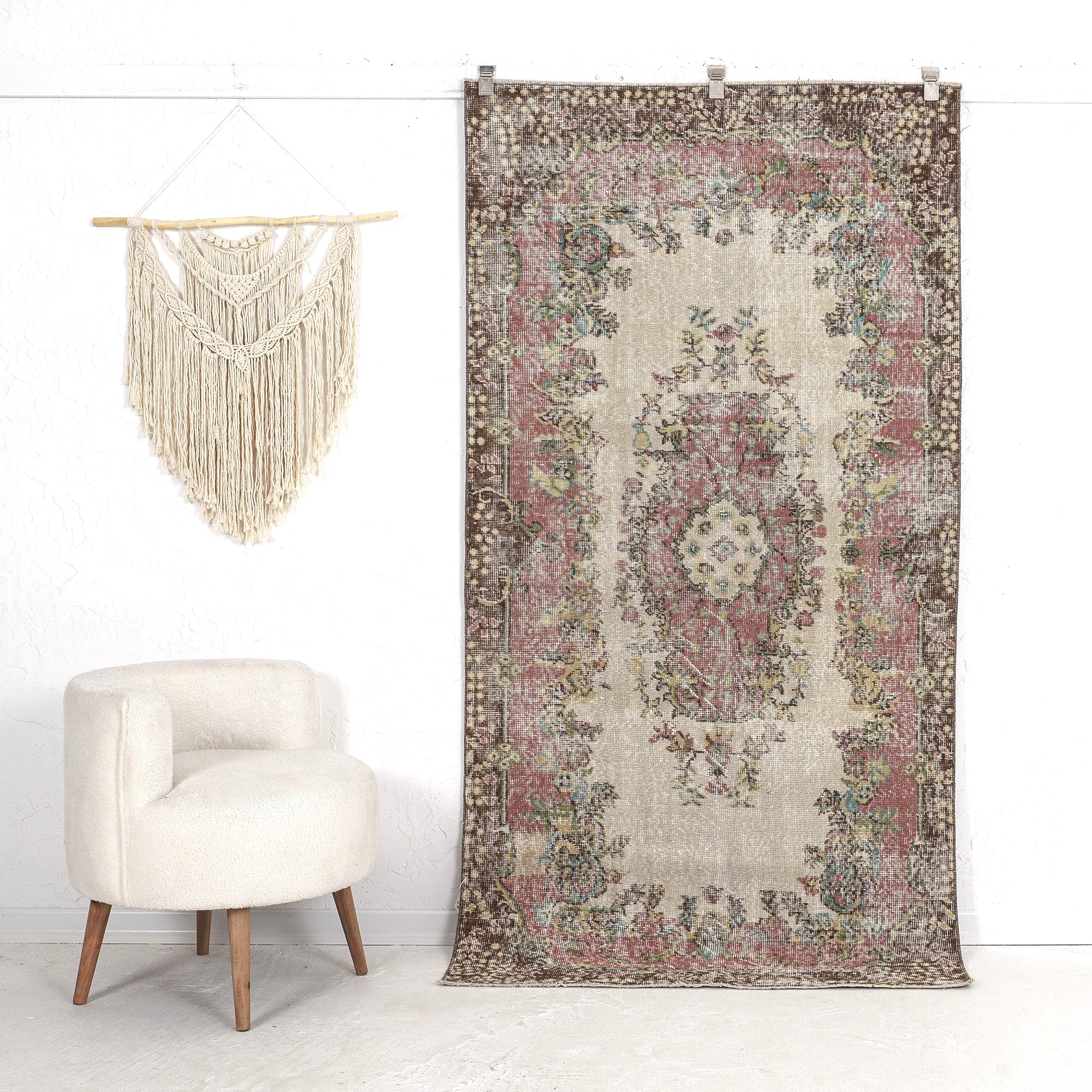 Lira - Oriental Rug, Timeless & Exquisite