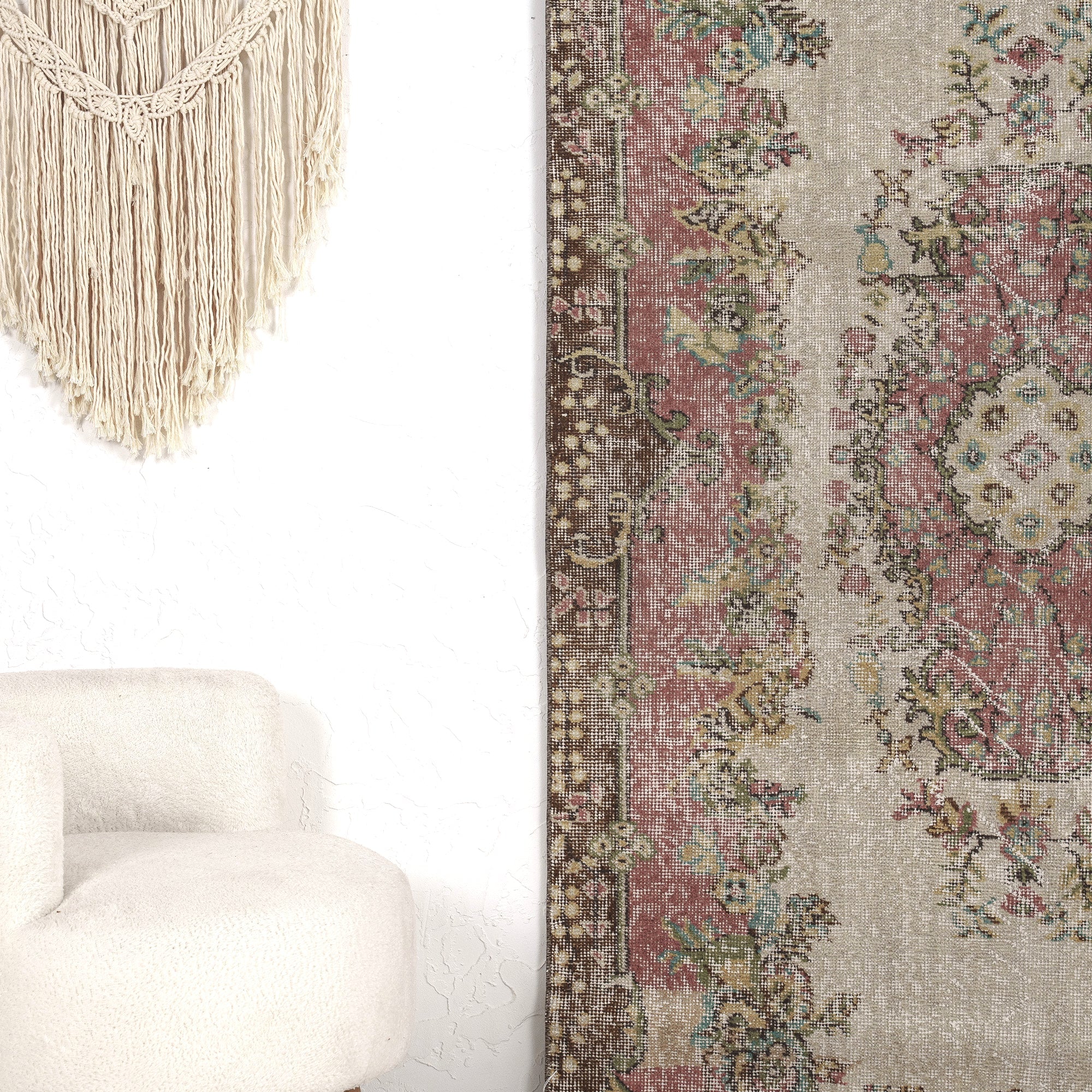 Lira - Dining Room Rug, Elegant Oriental Style