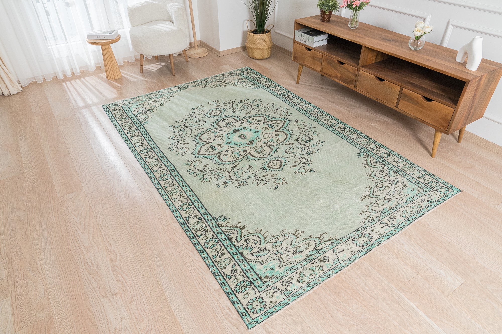 Orya - Oriental Vintage Rug, Collector's Edition