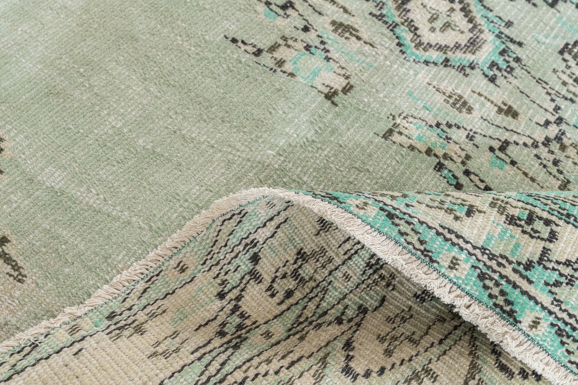 Orya - Persian Rug, Handcrafted & Timeless
