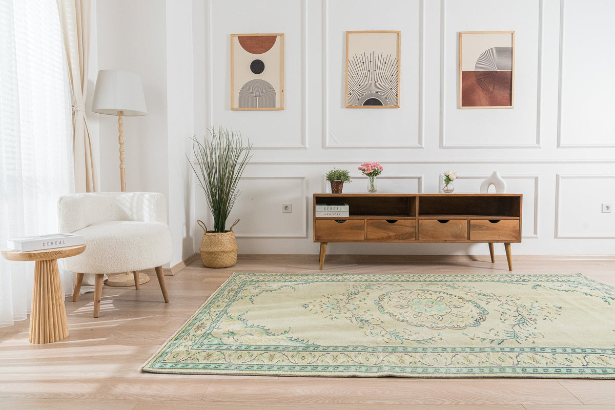 Onora - Oriental Rug, Exquisite Antique Design