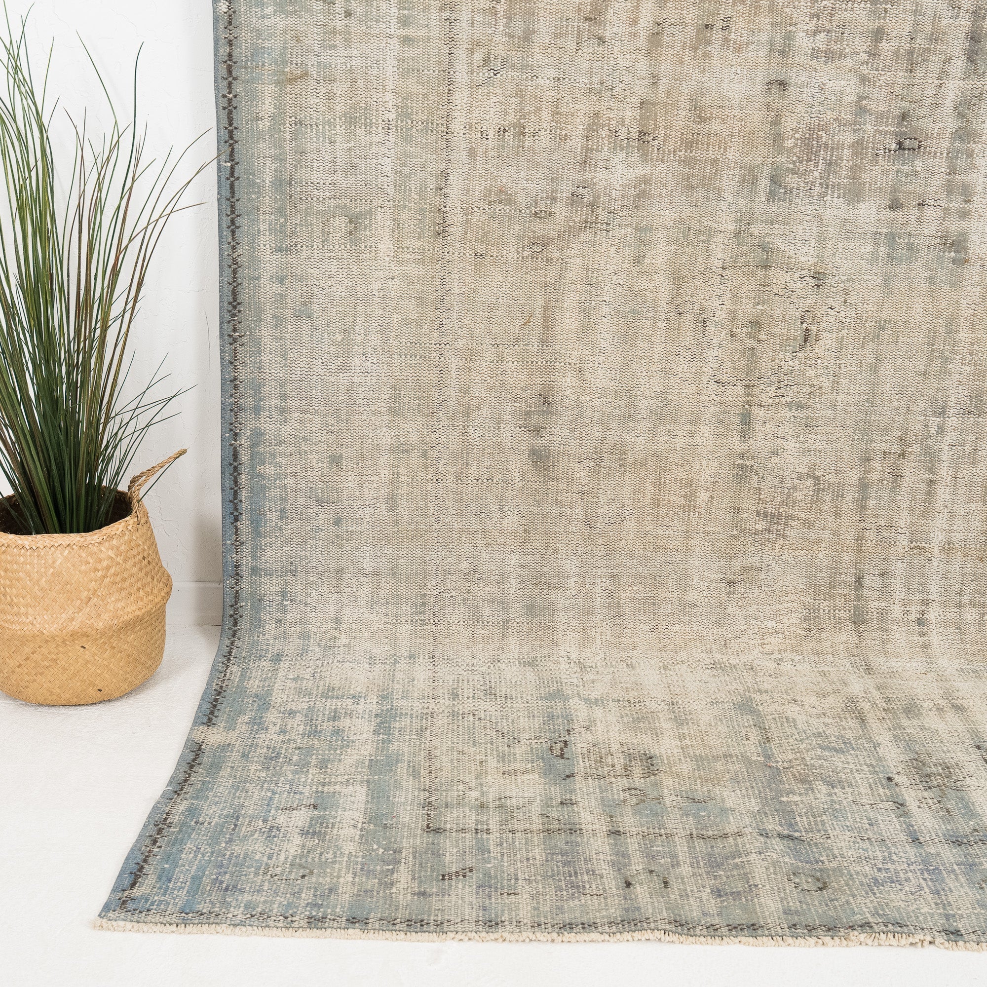 Avysera - Vintage Turkish Area Rug