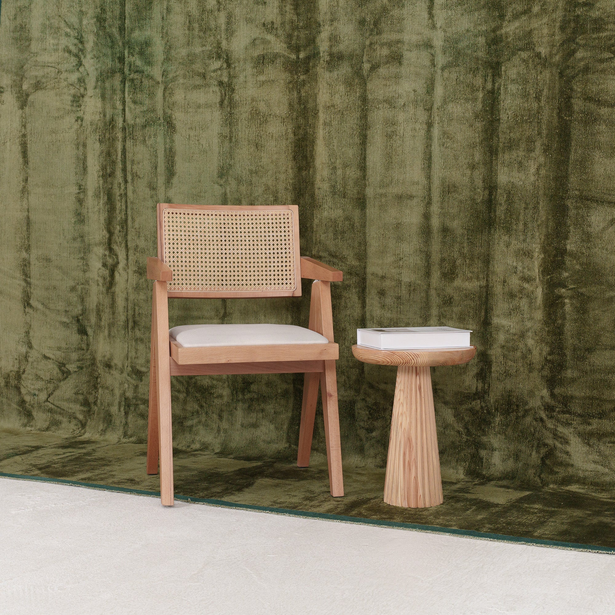 Faeless - Vintage Turkish Area Rug