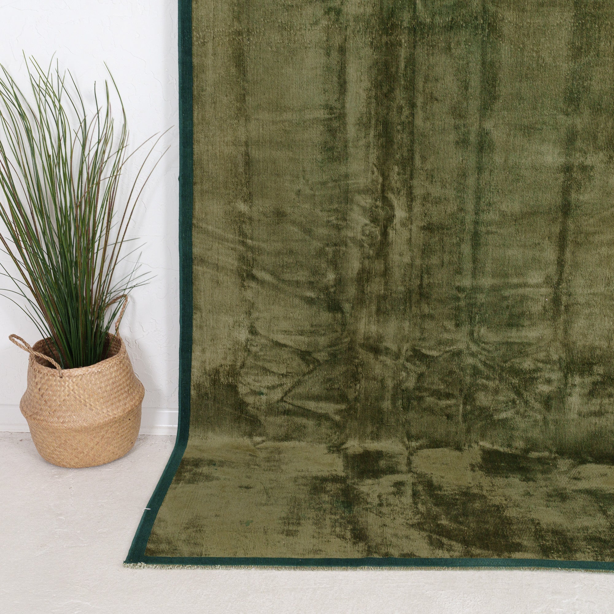 Faeless - Vintage Turkish Area Rug