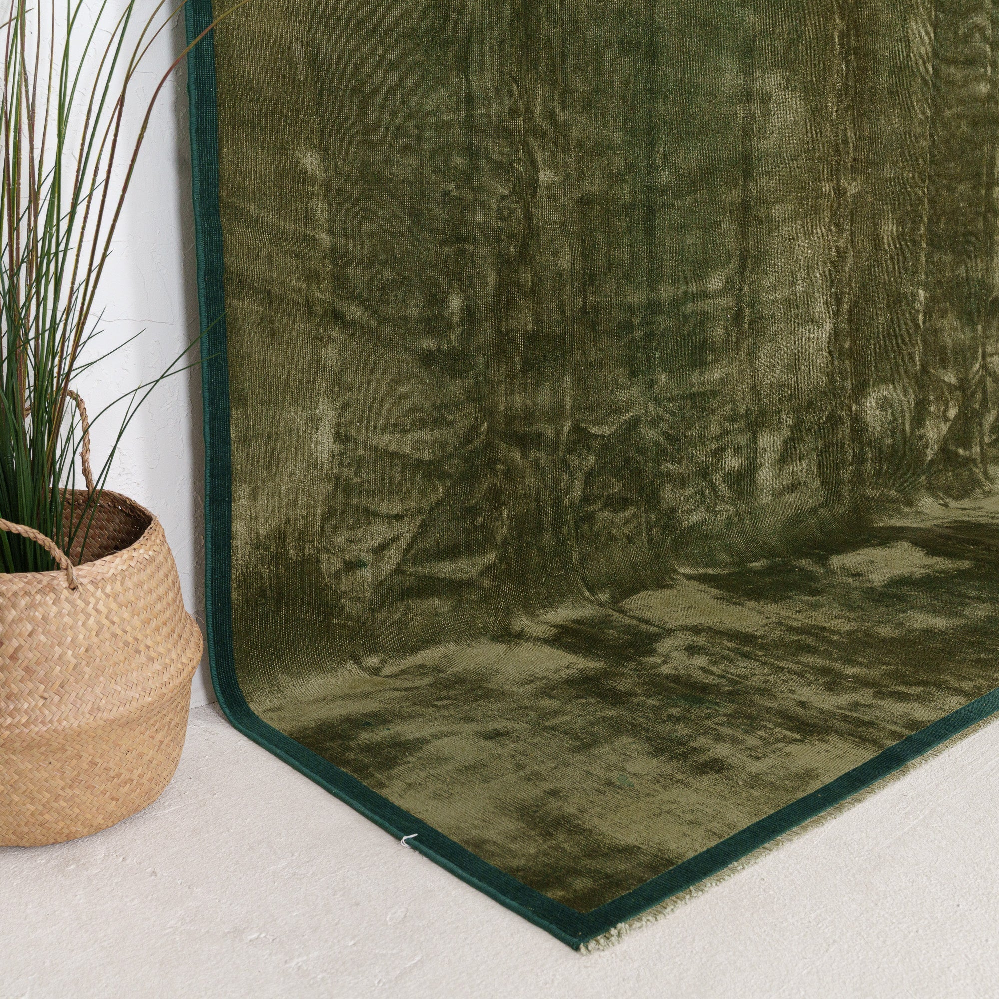 Faeless - Vintage Turkish Area Rug